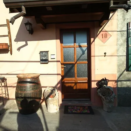 بيت للعطل House Caterina فارينا